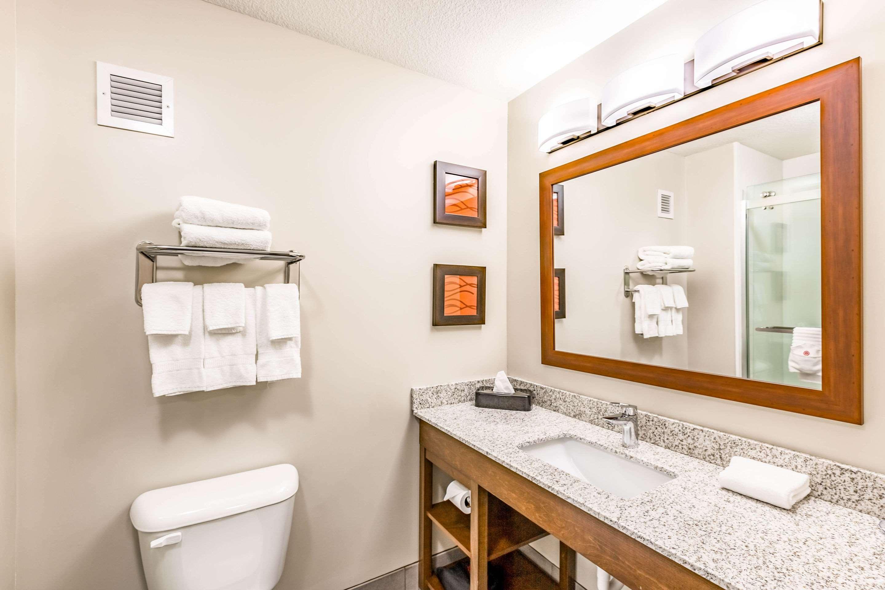Comfort Inn Altoona-Des Moines Zewnętrze zdjęcie